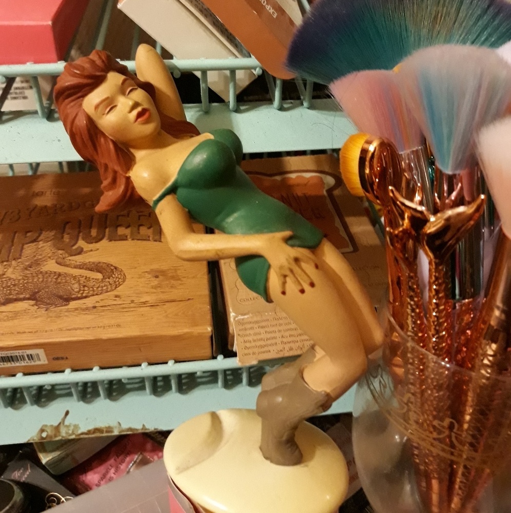 Vintage Rare Pin up statuette cute for vanity